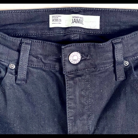 Black Distressed Skinny jeans by Topshop
Jamie style size 30 by 30 - Picture 3 of 5